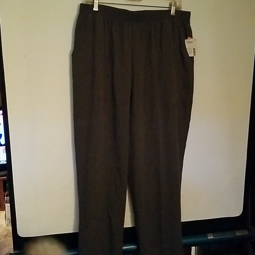 Maggie Barnes 22W Petite Gray Slit Front Pockets.